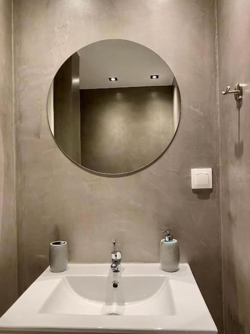 A Place 4U No10 - Garden-Level Getaway 2 Bedroom 2 Bathroom Apartment With Yard أثينا المظهر الخارجي الصورة