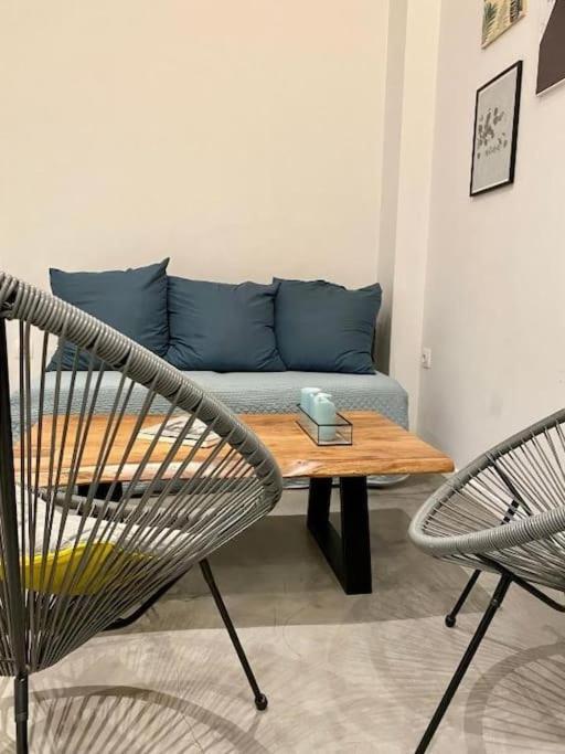A Place 4U No10 - Garden-Level Getaway 2 Bedroom 2 Bathroom Apartment With Yard أثينا المظهر الخارجي الصورة