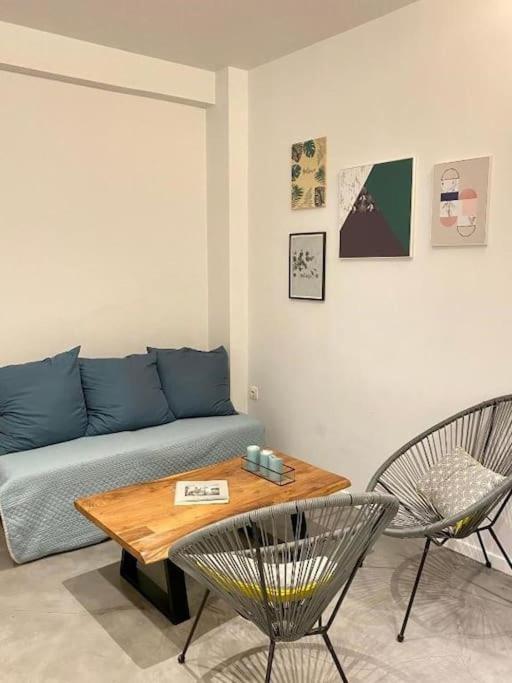 A Place 4U No10 - Garden-Level Getaway 2 Bedroom 2 Bathroom Apartment With Yard أثينا المظهر الخارجي الصورة